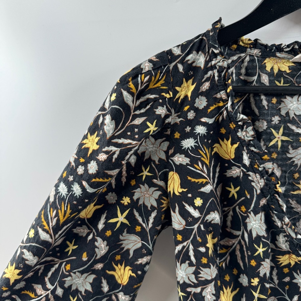 Universal Thread Black Floral Wrap Top Women’s Size Small - Picture 2 of 5